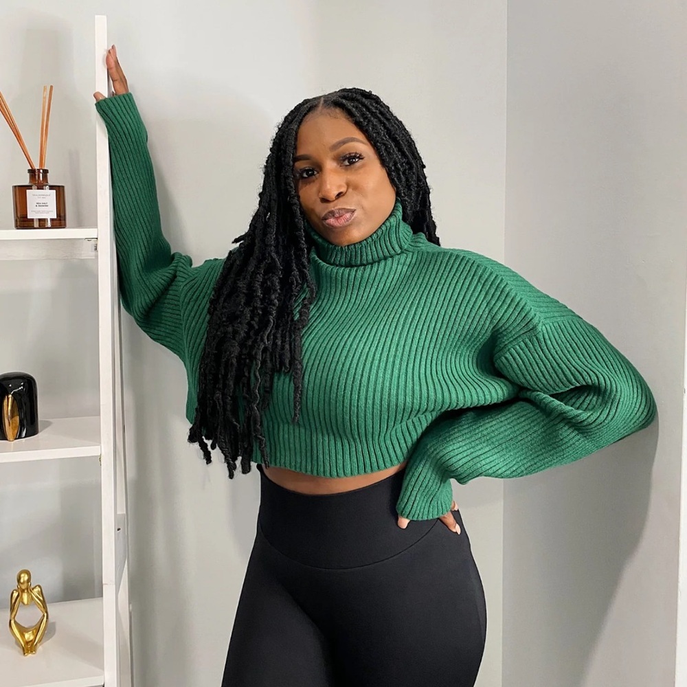 Bobbles and Lace Green turtleneck crop sweater - Picture 2 of 4